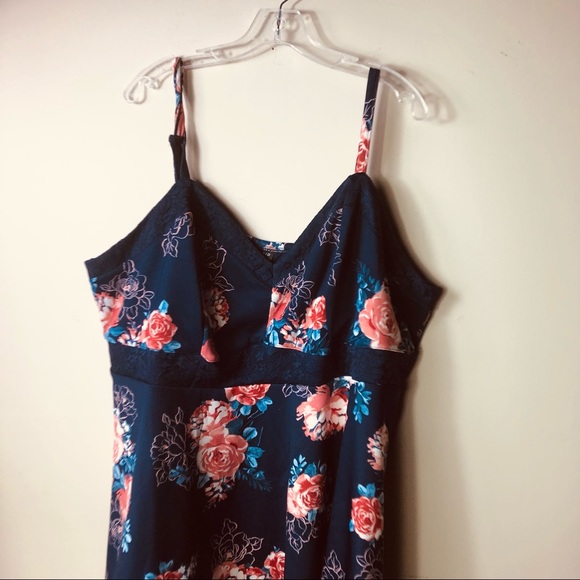 TORRID NWOT Navy floral print peplum tank top. - Picture 4 of 10